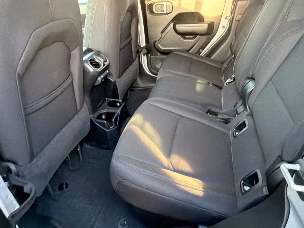 Used 2022 Silver Zynith Clearcoat Jeep Altitude image 4