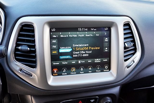 Used 2018 Green Jeep Latitude image 23