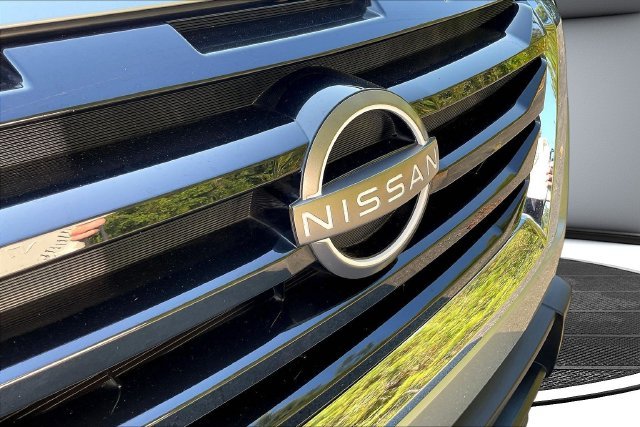 Used 2022 Silver Nissan SV image 34