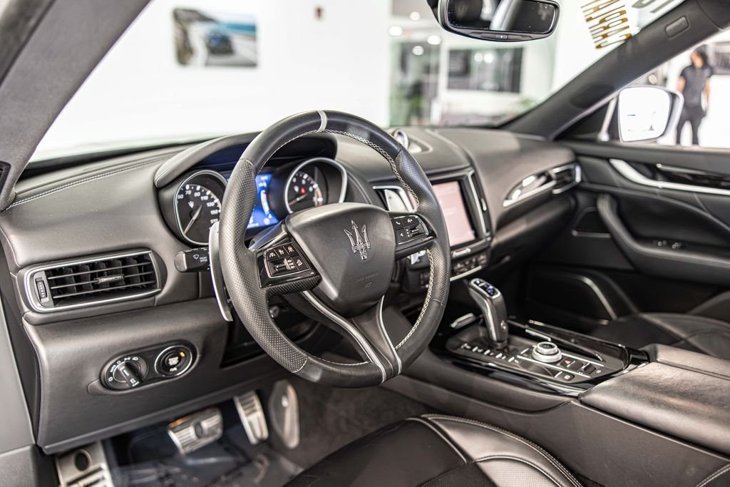 Used 2019 White Maserati S GranSport image 21