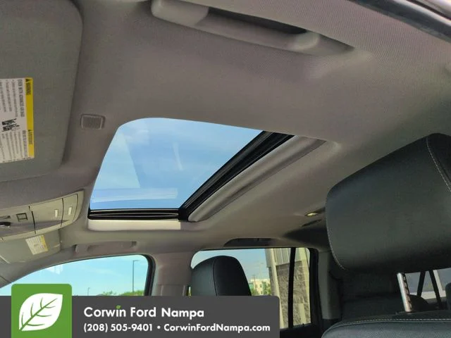 Used 2019 Summit White Chevrolet  image 22