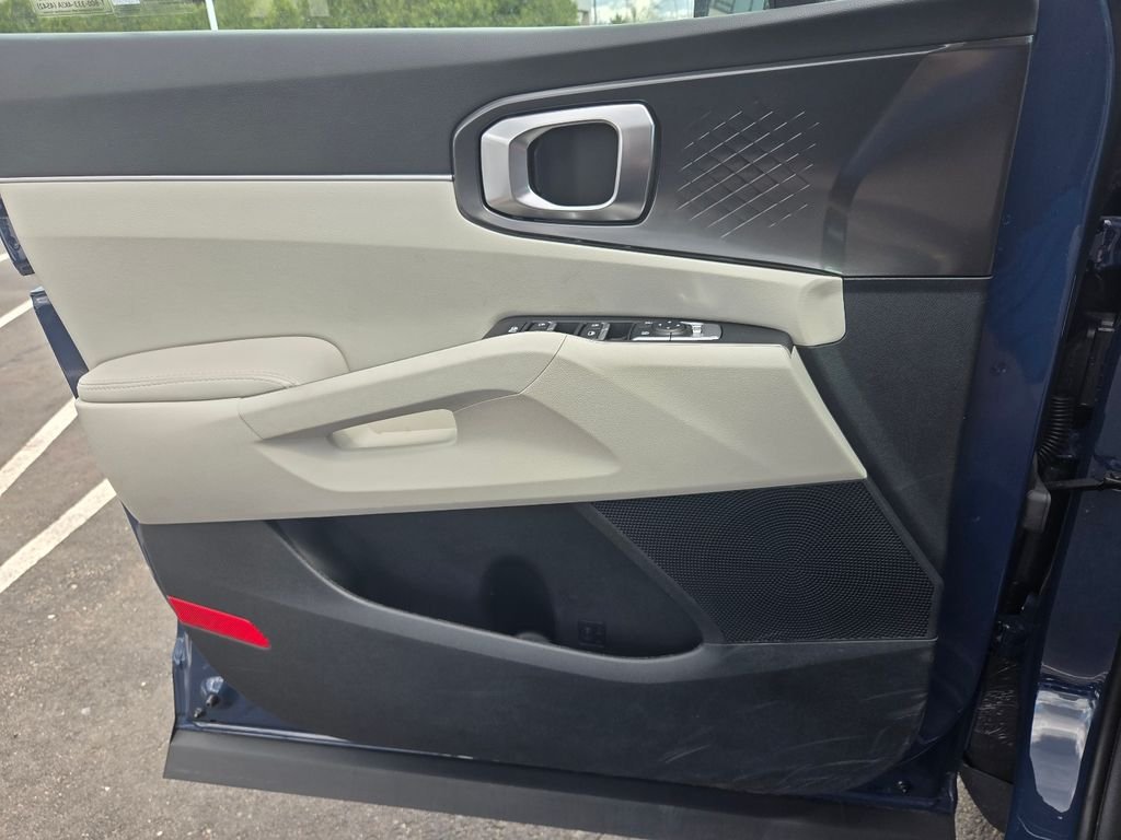 Used 2025 Black Kia S image 24