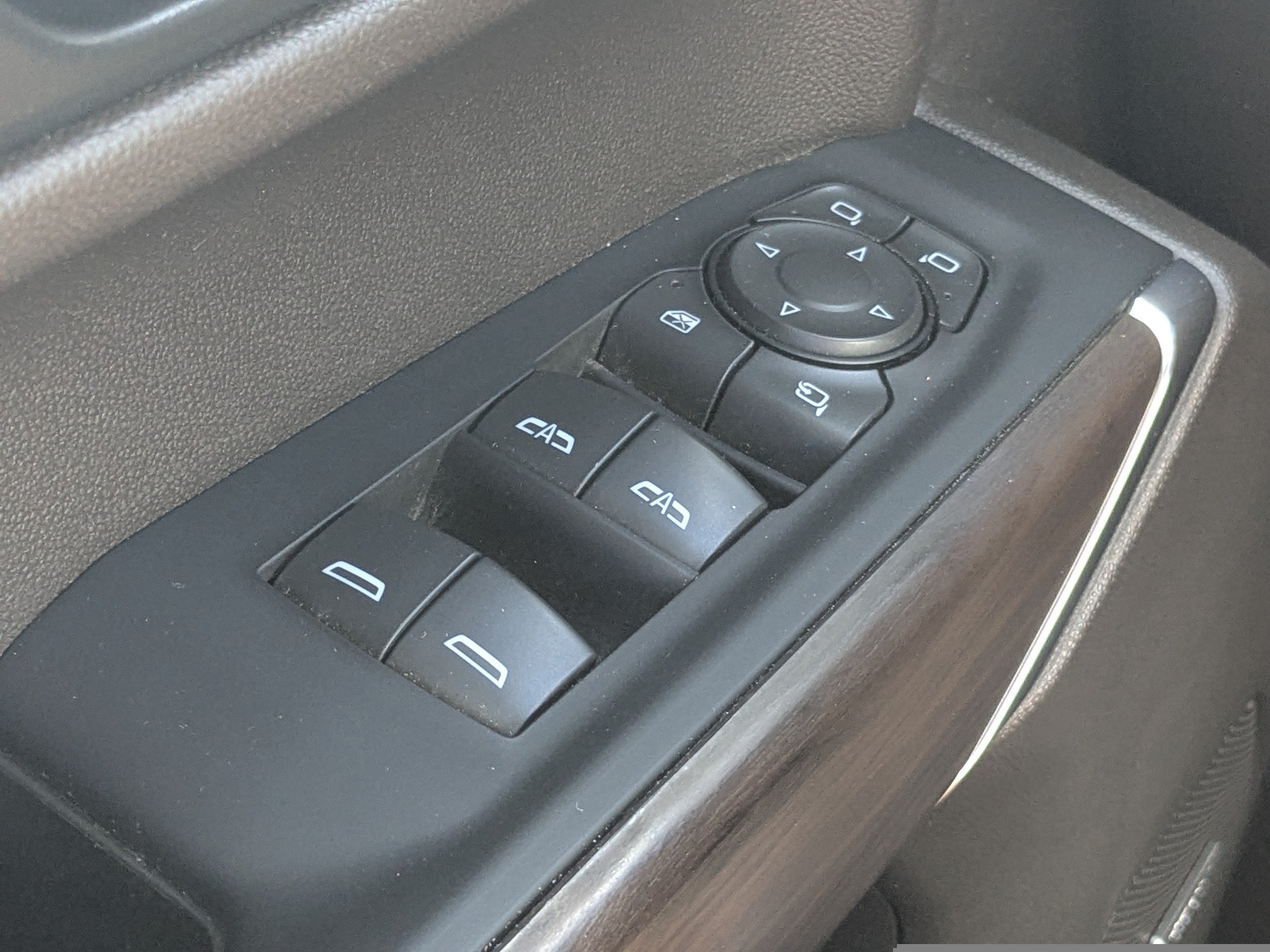 Used 2022 White Frost Tricoat GMC SLT image 25