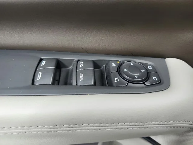 Used 2026 Silver GMC Elevation image 33