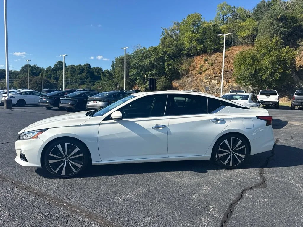 Used 2019 Pearl White Tricoat Nissan 2.5 Platinum image 4