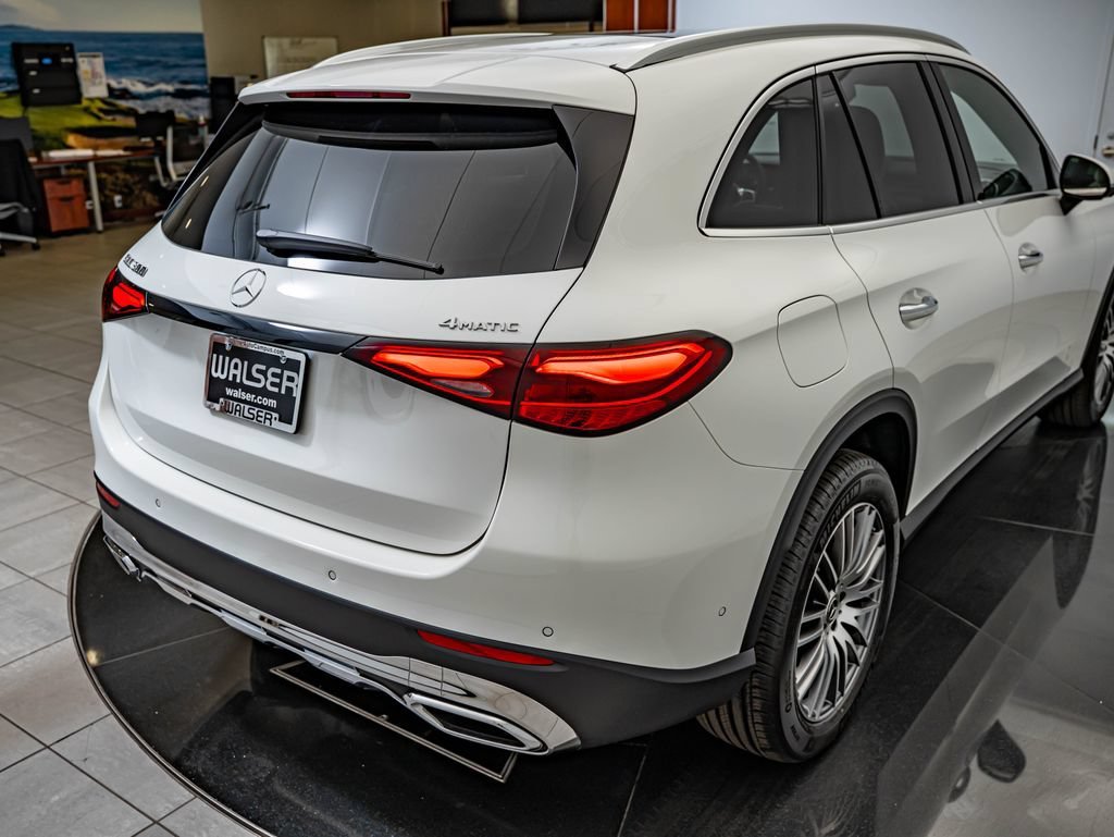 New 2027 Polar White Mercedes-Benz GLC 300 image 16