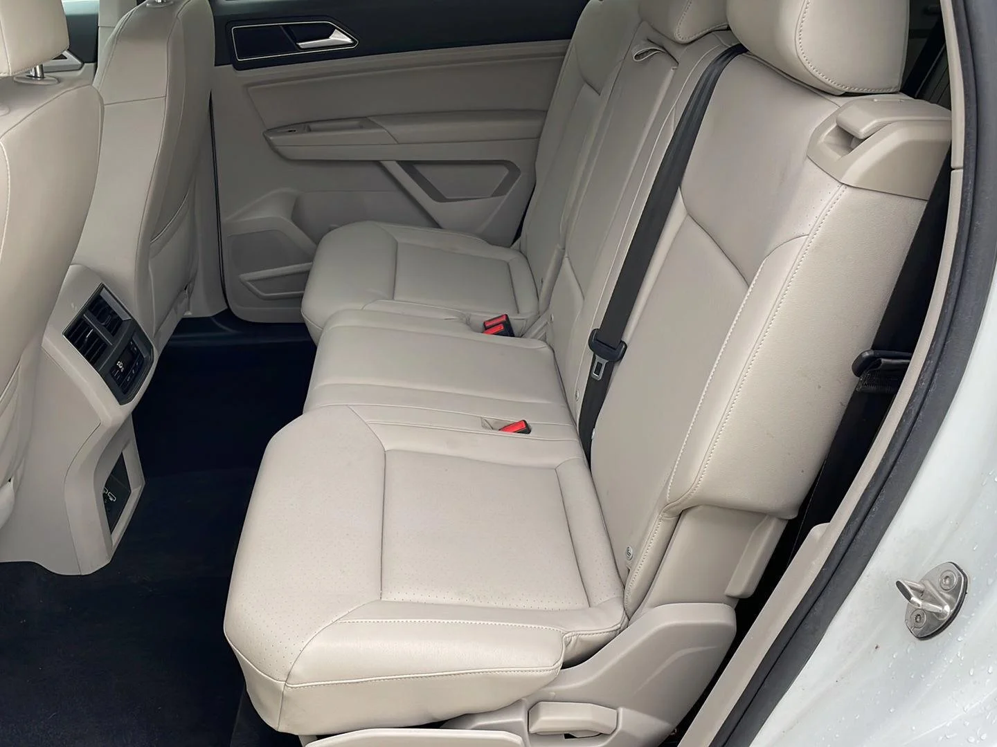 Used 2019 Pure White Volkswagen 3.6L V6 SE w/Technology R-Line image 19
