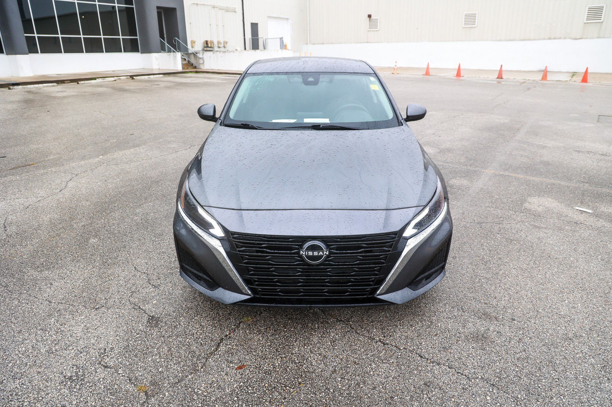 Used 2023 Gun Metallic Nissan 2.5 SV image 3