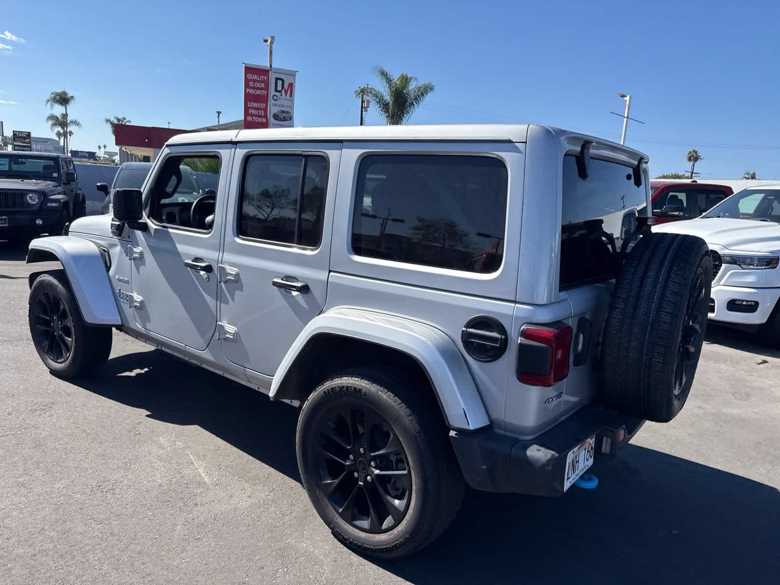 Used 2024 Silver Zynith Clearcoat Jeep Sahara image 23