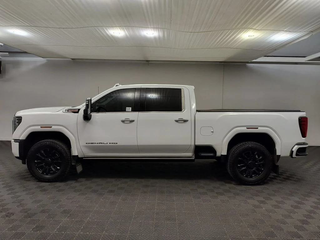 Used 2024 Summit White GMC Denali image 2