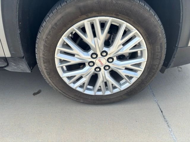 Used 2025 Silver GMC Elevation image 15
