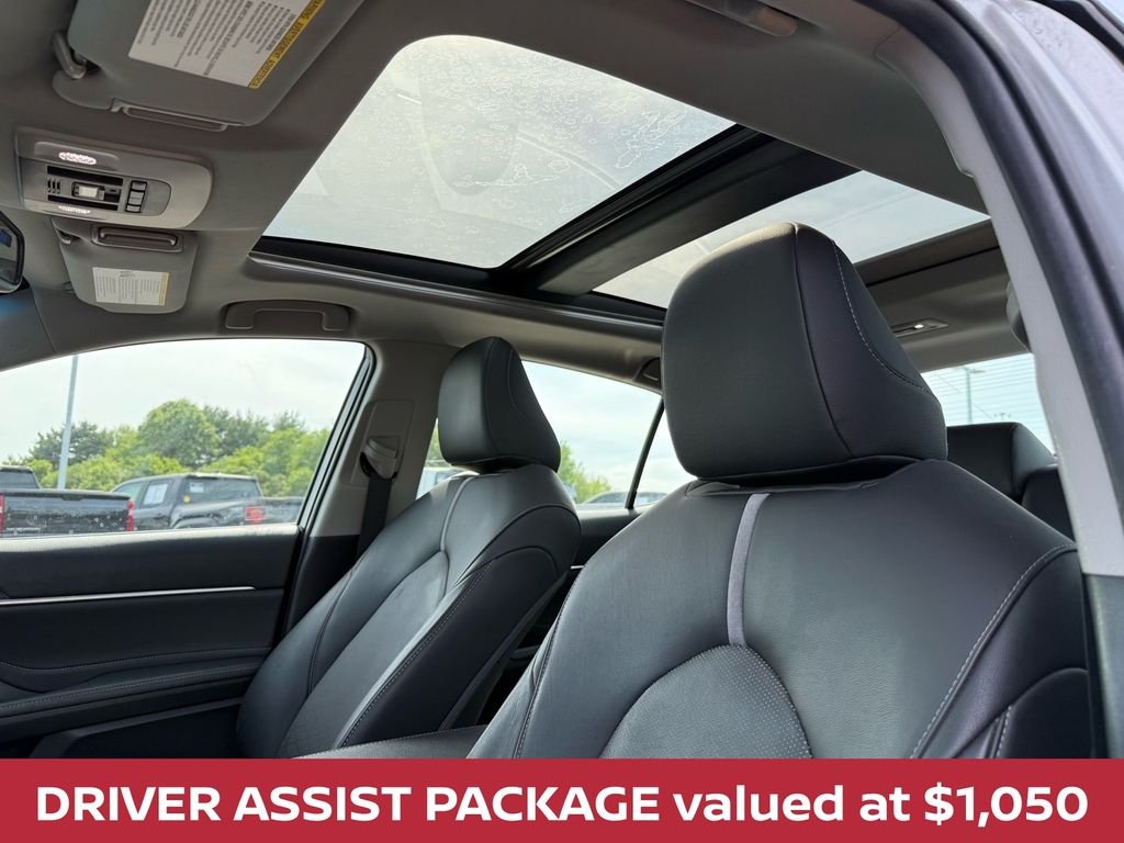 Used 2018 Celestial Silver Metallic Toyota XSE V6 w/panoramic roof & jbl audio image 2