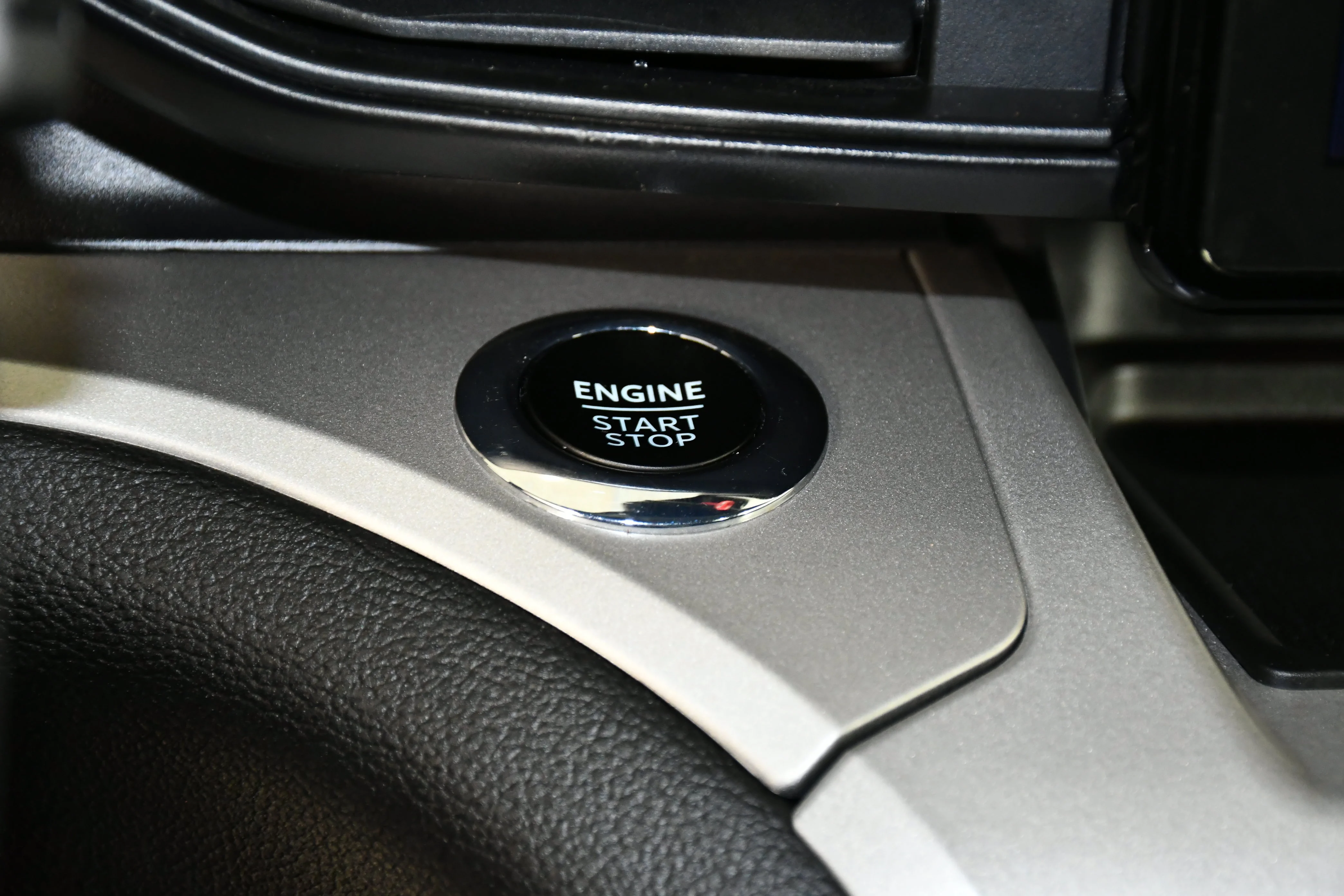 Used 2023 Silver Metallic Ford XLT image 25