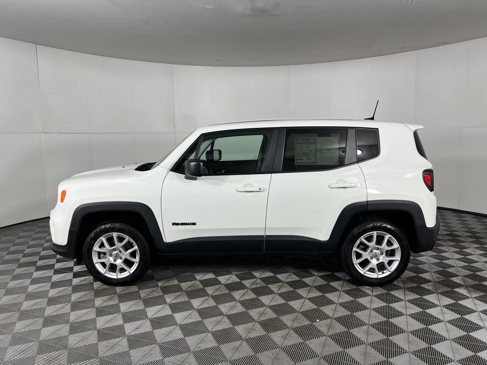Certified Used 2023 Alpine White Clearcoat Jeep Latitude image 6