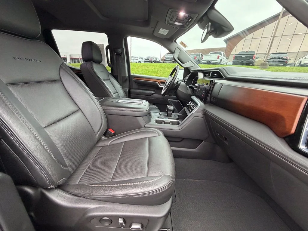 Used 2022 ONYX BLACK GMC Denali image 37