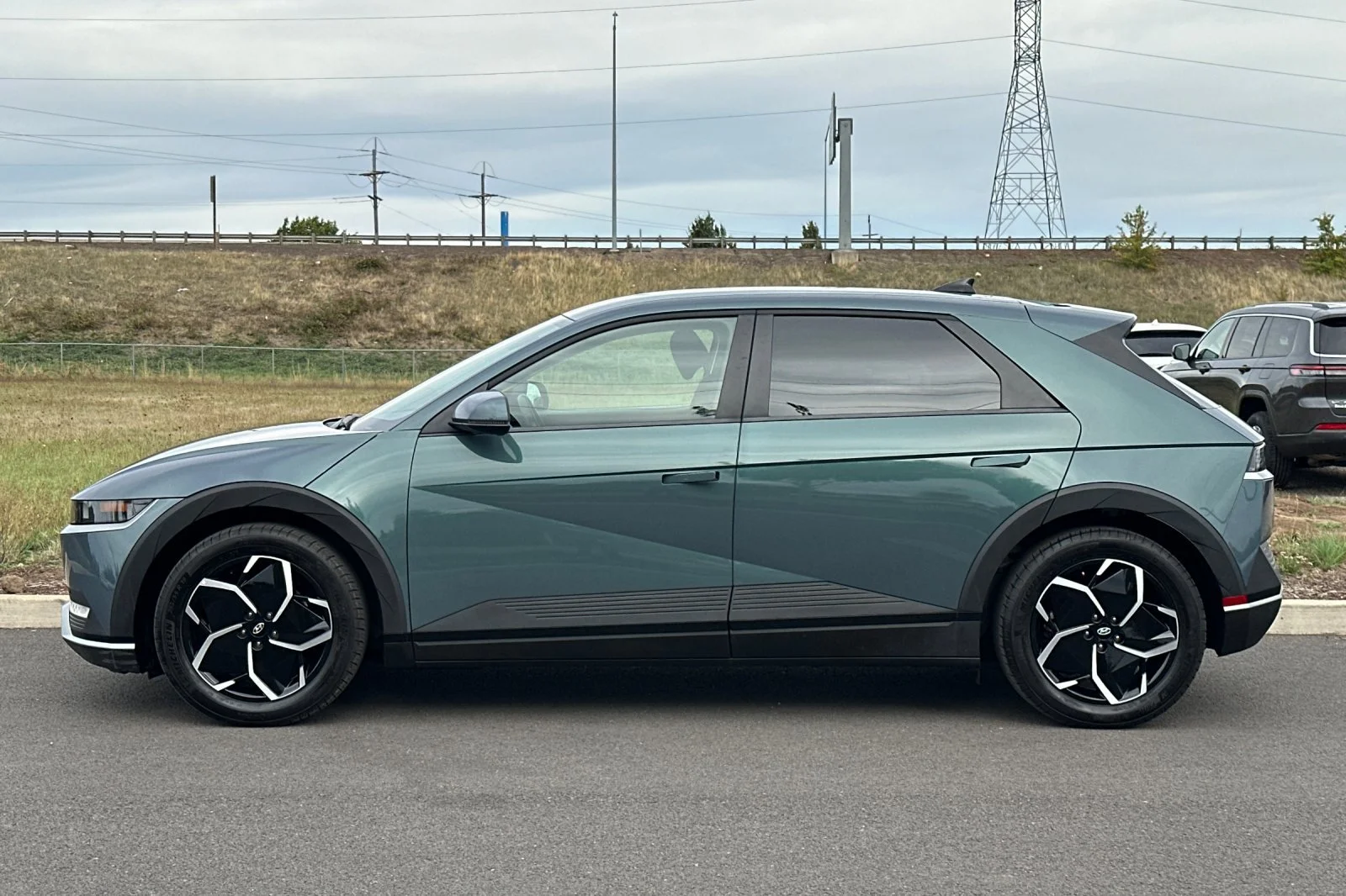 Used 2024 Green Hyundai SEL image 6