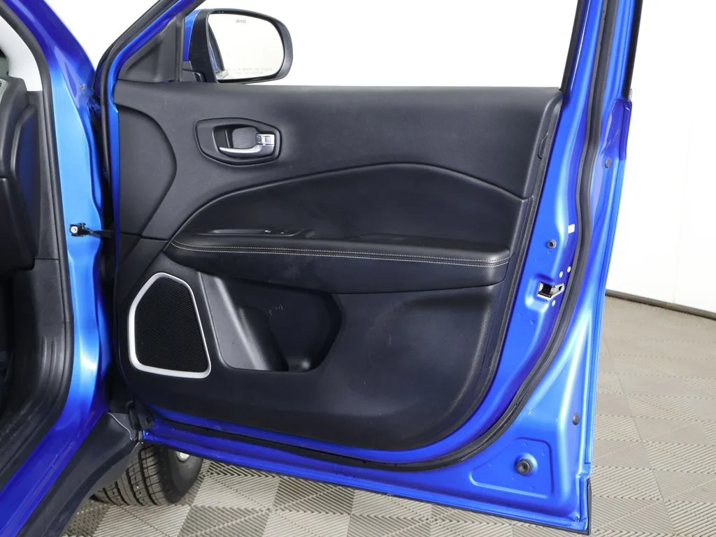 Used 2019 Laser Blue Pearlcoat Jeep Latitude image 20