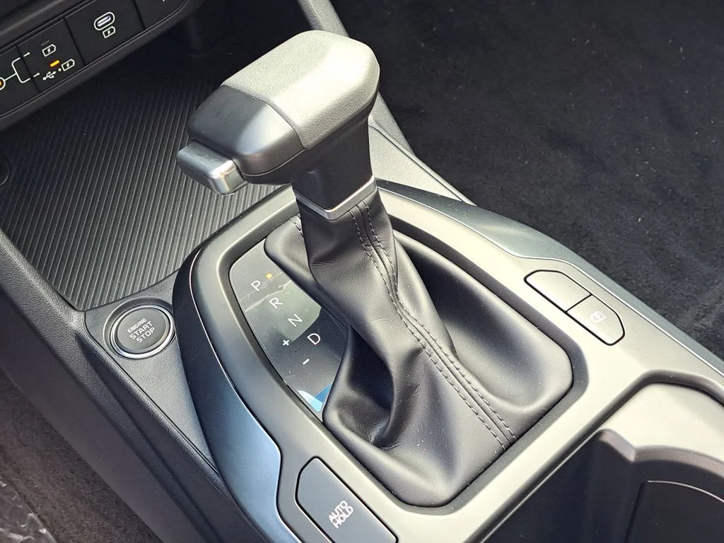 New 2025 White Kia LXS image 14