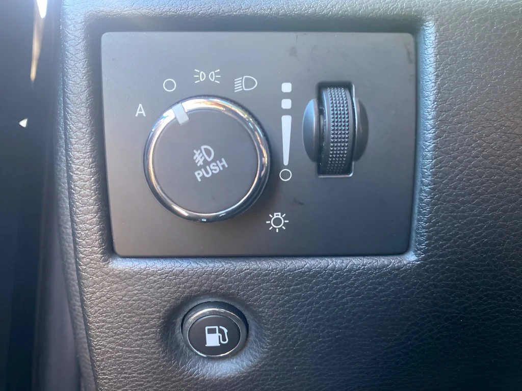 Used 2014  Jeep Limited image 17