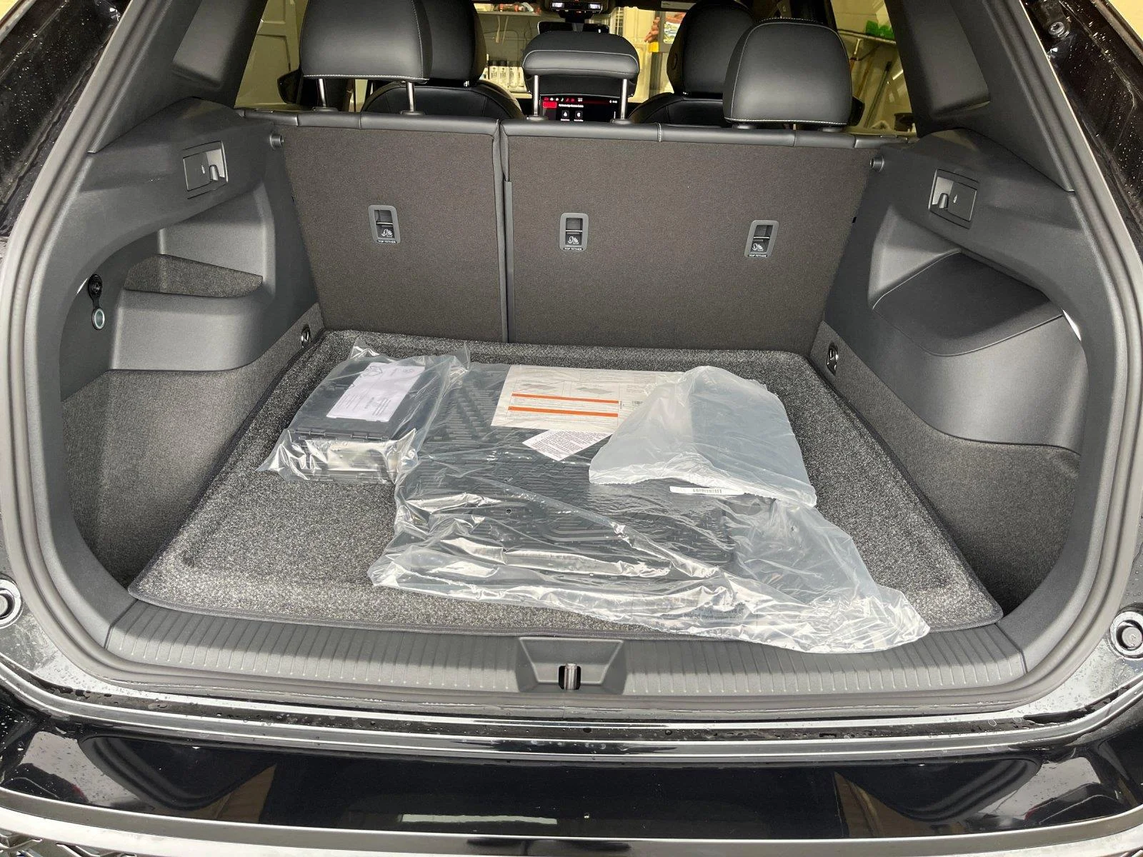 New 2026 deep black pearl Volkswagen SE R-Line Black image 37