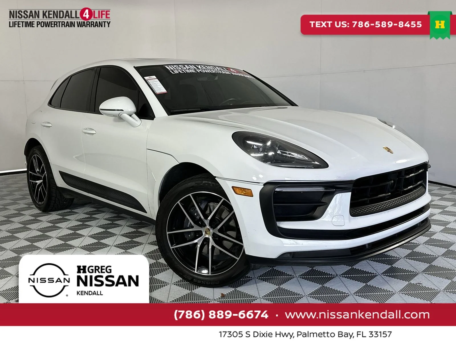 2023 Porsche Macan -'s photo