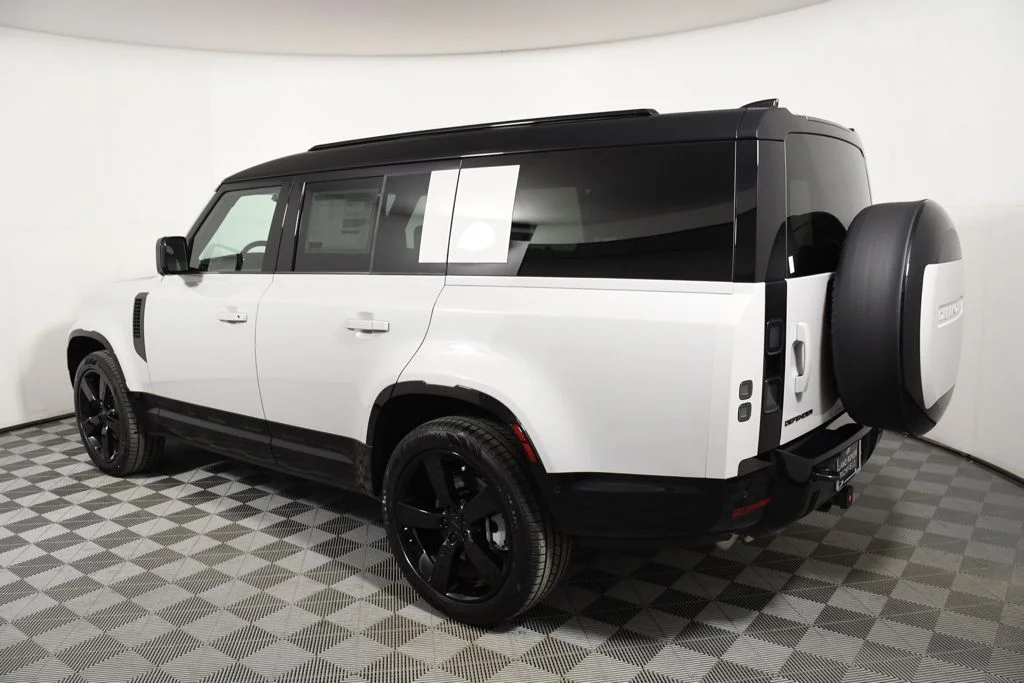 New 2026 Borasco Grey Land Rover X-Dynamic SE image 3