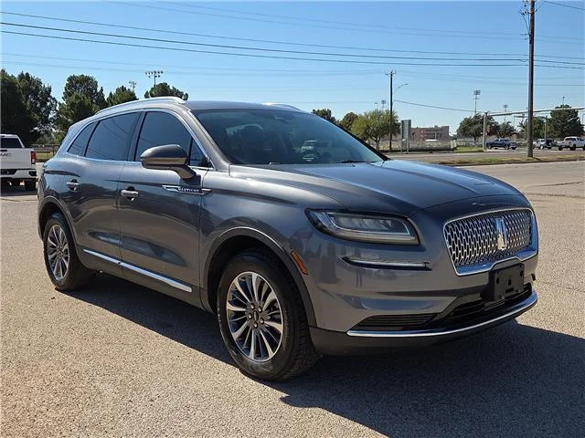 Used 2022 Silver Radiance Metallic Clearcoat Lincoln Standard Front-Wheel Drive image 5