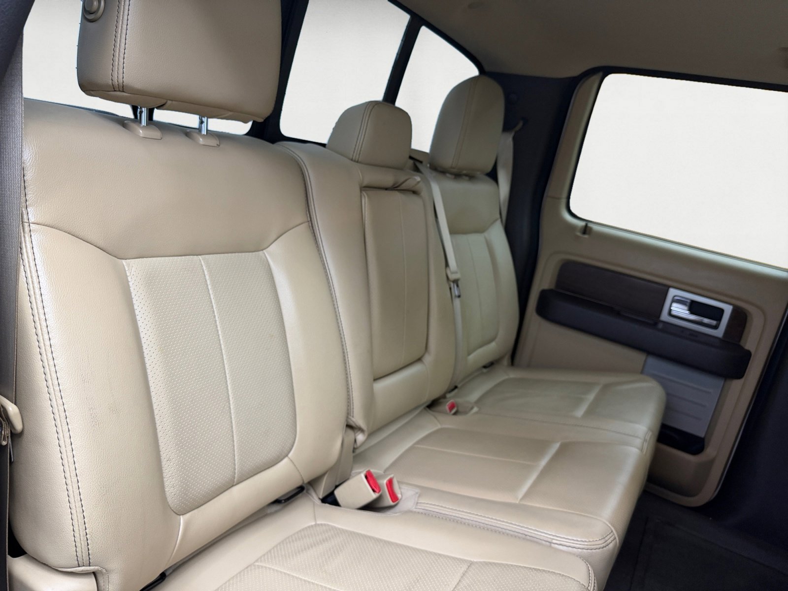 Used 2013 White Platinum Ford Lariat image 18