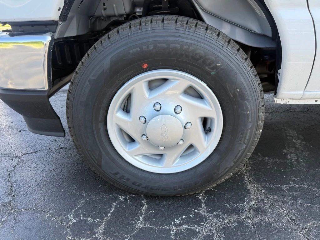 New 2026 Oxford White Ford E-350 SRW image 12