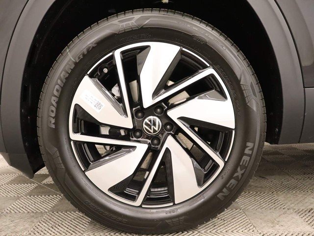 New 2026 Deep Black Pearl Volkswagen 2.0T SE W/TECHNOLOGY image 6