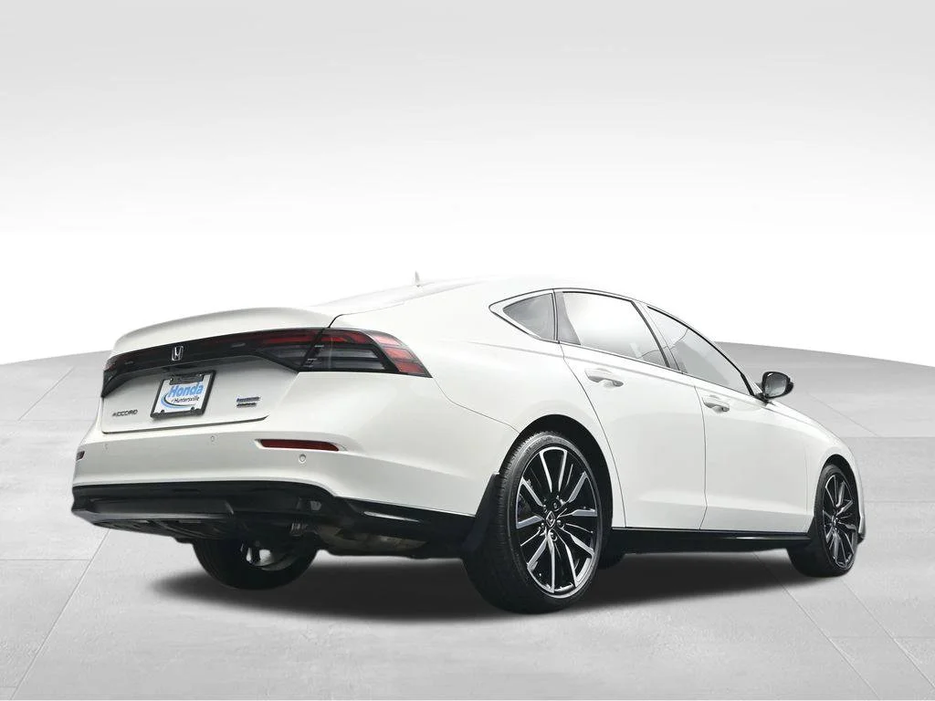 Certified Used 2024 Platinum White Pearl Honda HYBRID TRG image 38