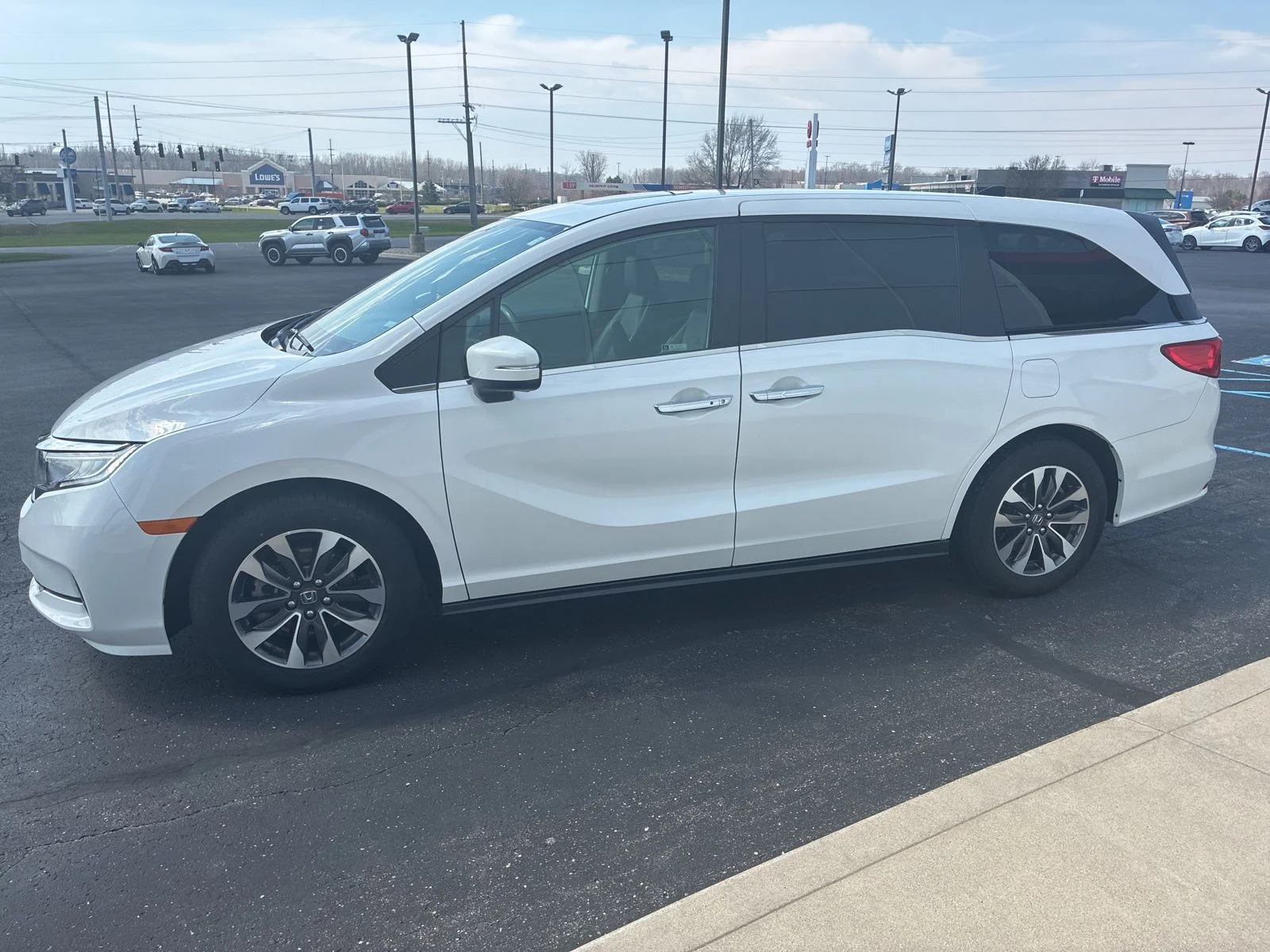 2024 Honda Odyssey EX-L - Photo 6