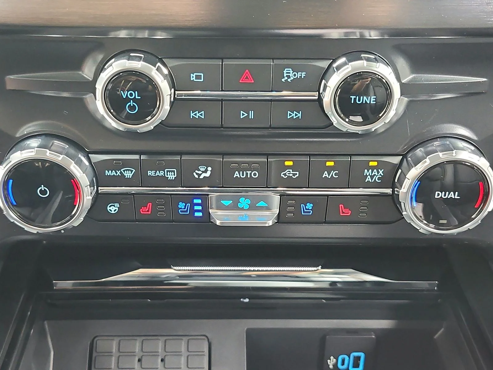 New 2026 Agate Black Metallic Ford F-250® Lariat® image 37