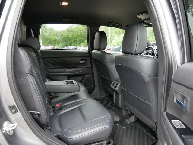 Used 2022 Mercury Gray Metallic Mitsubishi SEL image 9