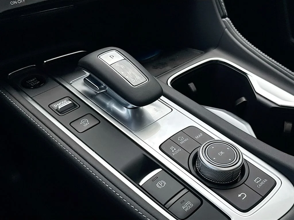 New 2027 MINERAL BLACK INFINITI Luxe FWD image 17