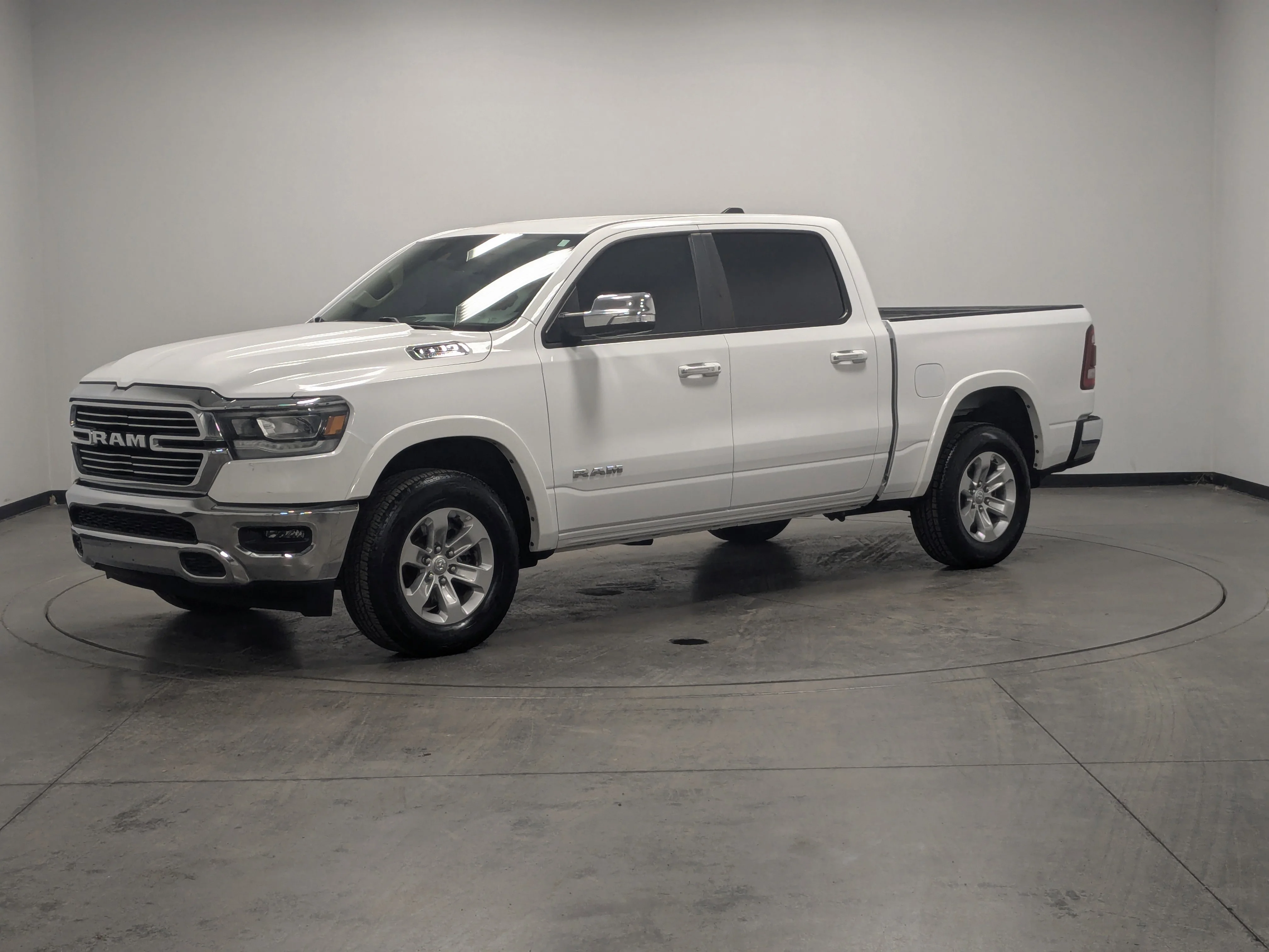 Used 2021 Bright White Clearcoat Ram Laramie image 4