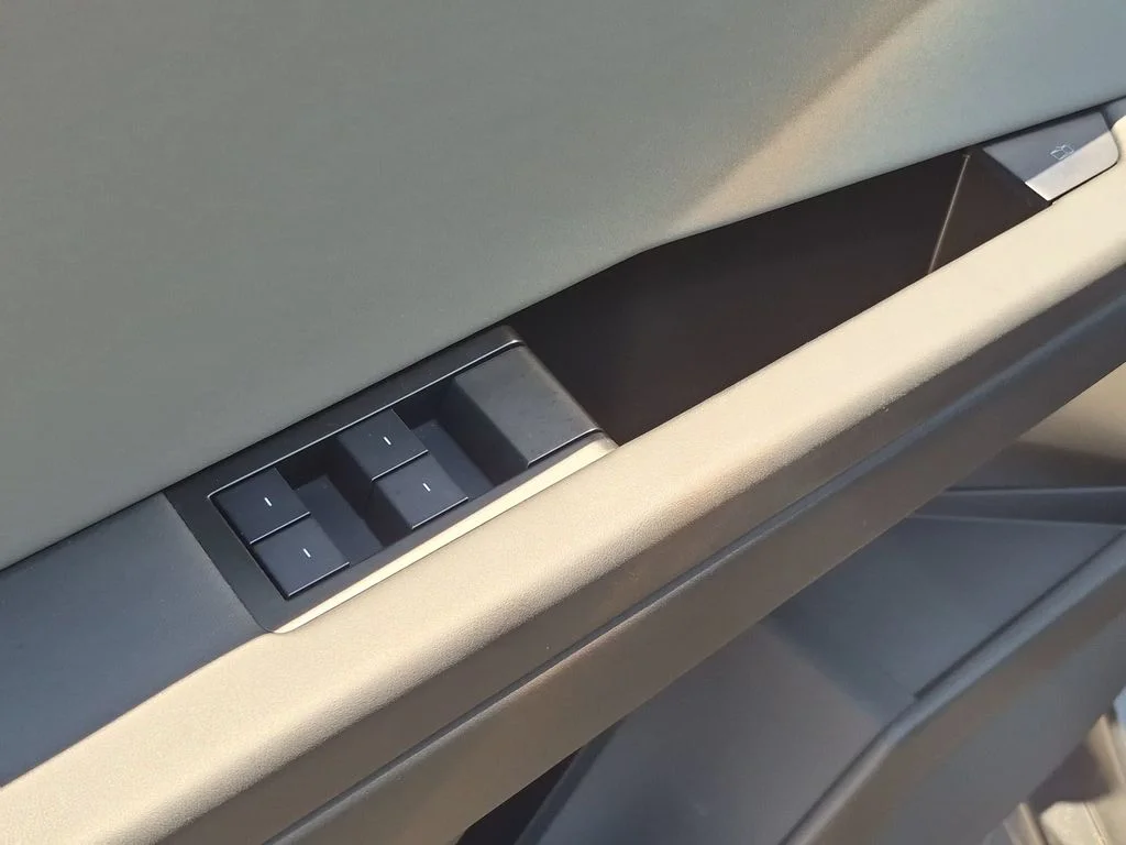 Used 2025  Tesla Long Range image 14
