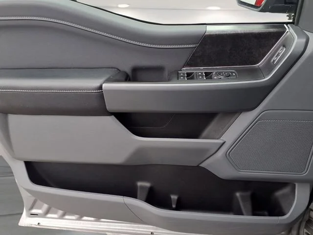 Used 2022  Ford XL image 15