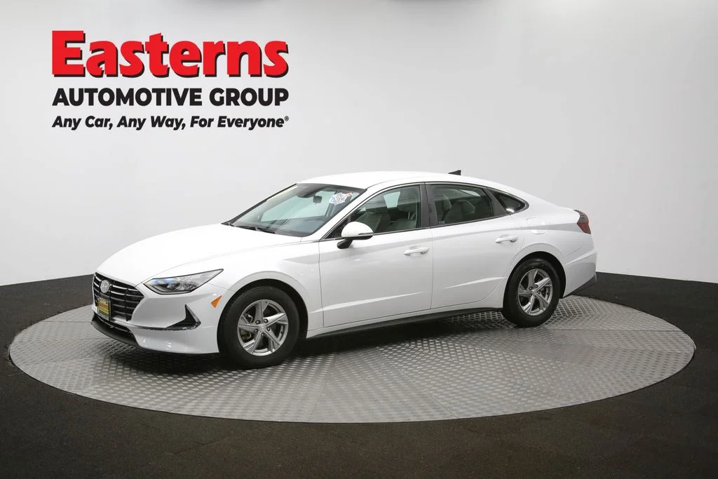 Used 2022 White Hyundai SE image 53