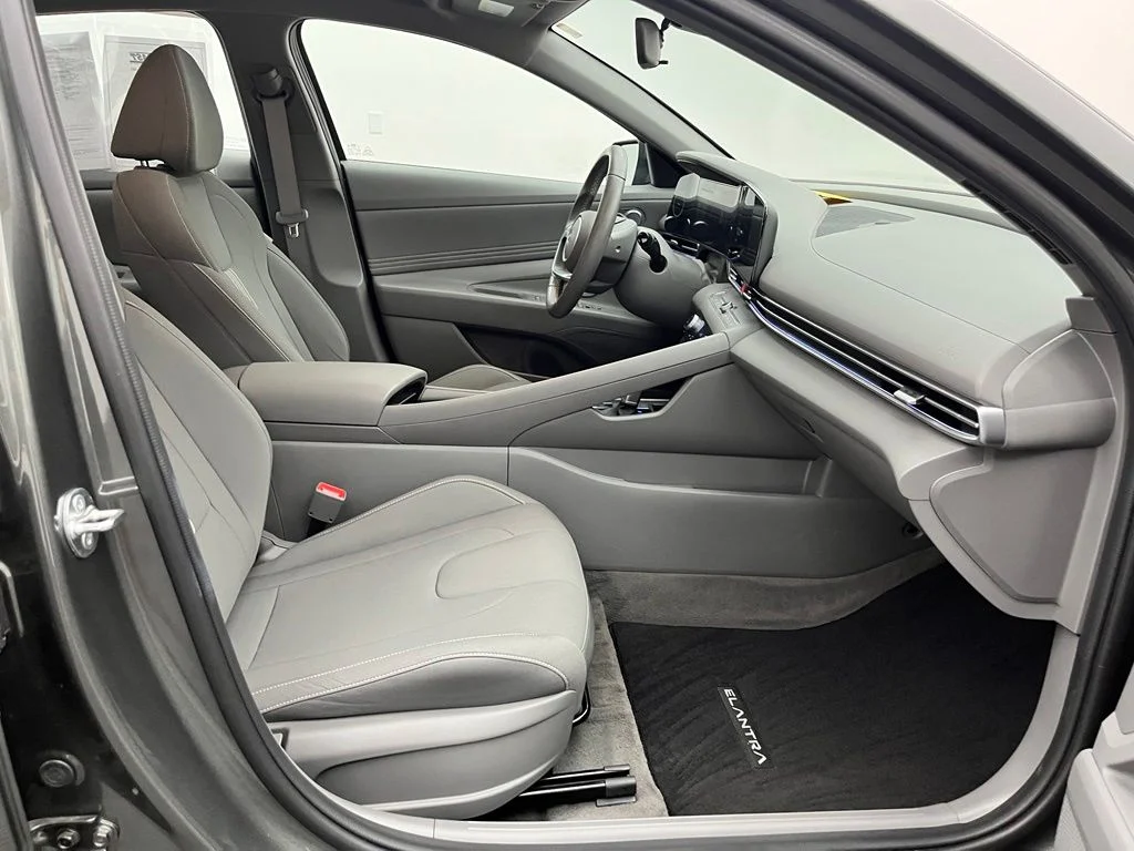 Used 2024 Gray Hyundai SEL image 33