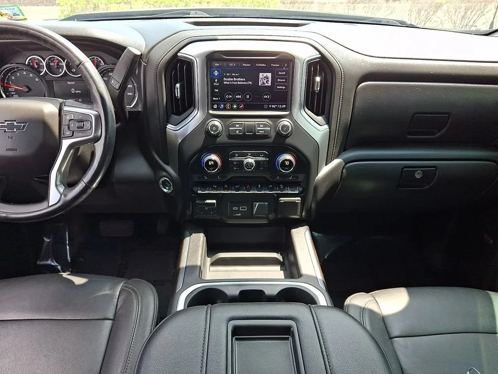 Used 2020 BLACK Chevrolet RST image 16