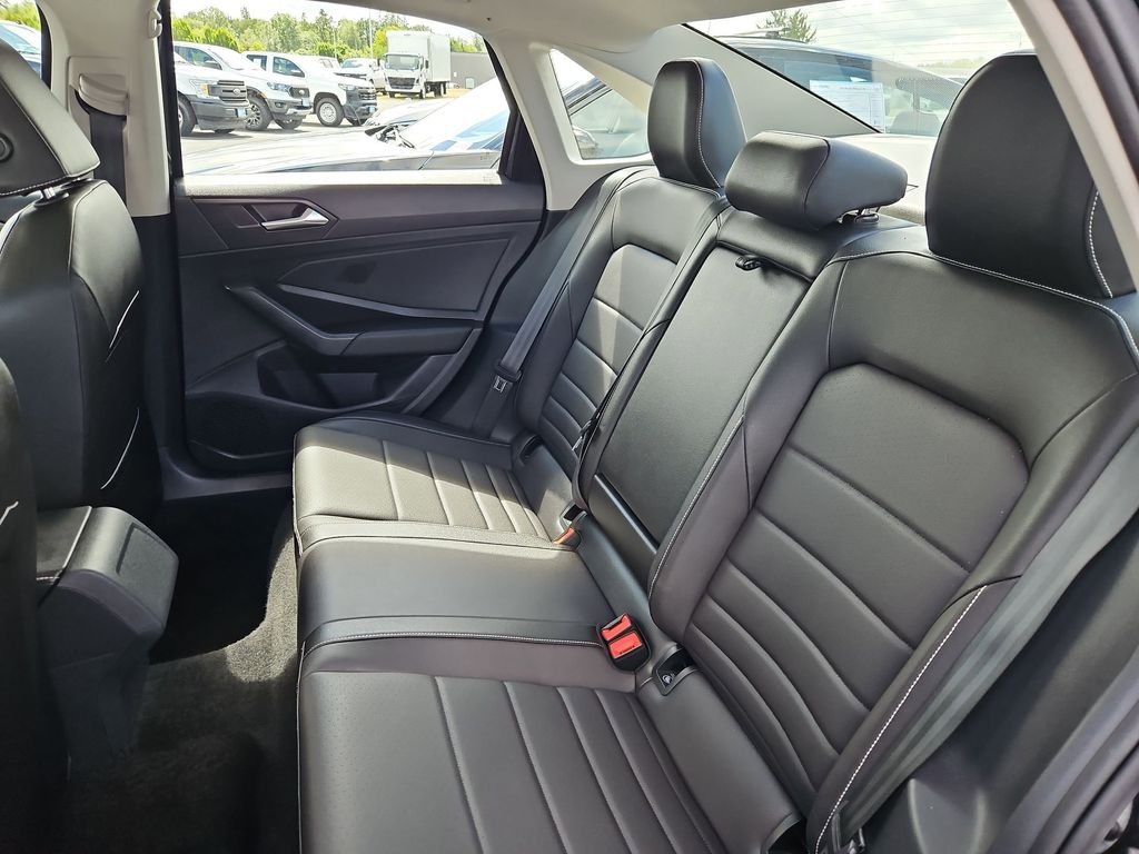 Used 2024 Deep Black Pearl Volkswagen 1.5T SE image 23