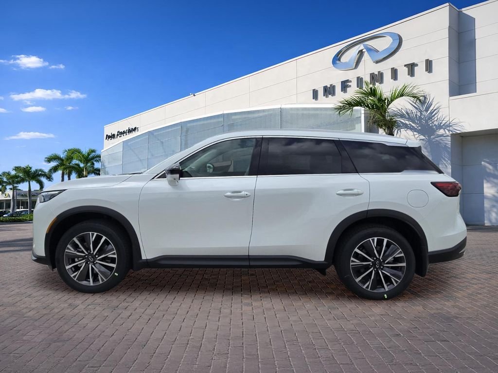 New 2027 RADIANT WHITE INFINITI Luxe FWD image 4