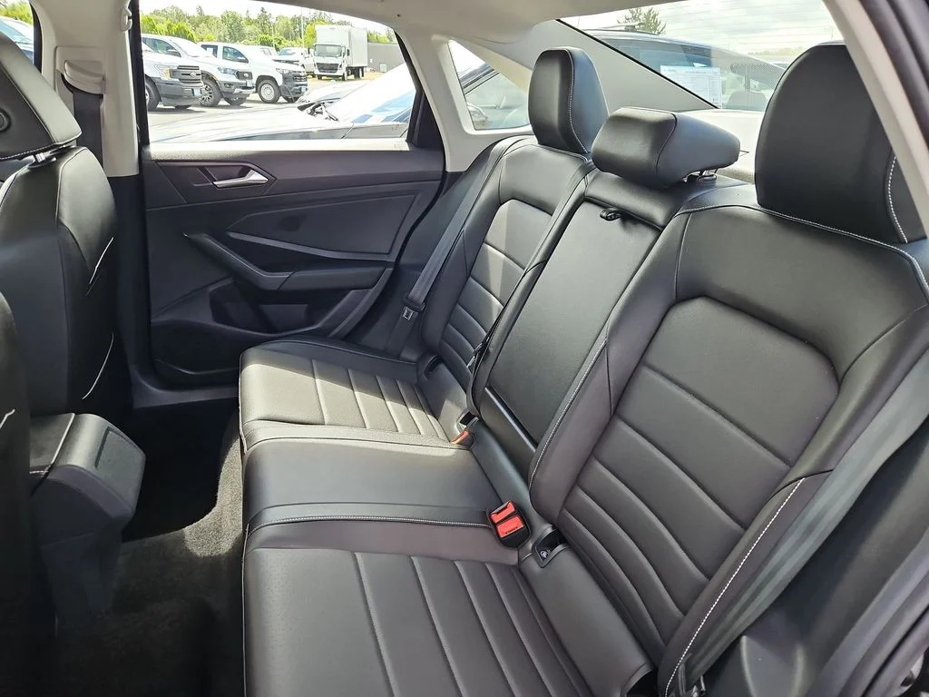 Used 2024 Deep Black Pearl Volkswagen 1.5T SE image 23