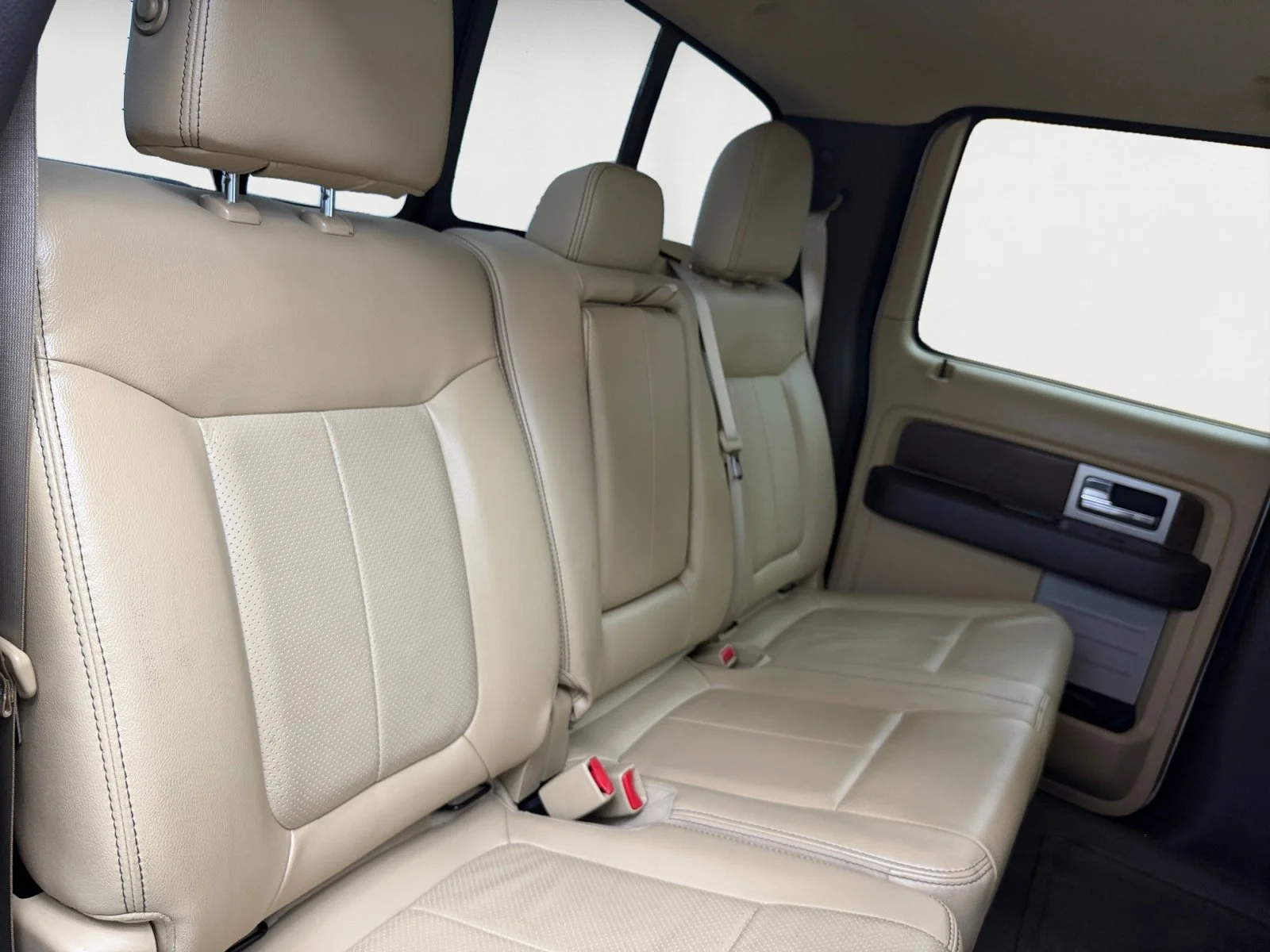 Used 2013 White Platinum Ford Lariat image 18