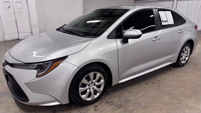 Used 2025 CLASSIC SILVER METALLIC Toyota  image 3