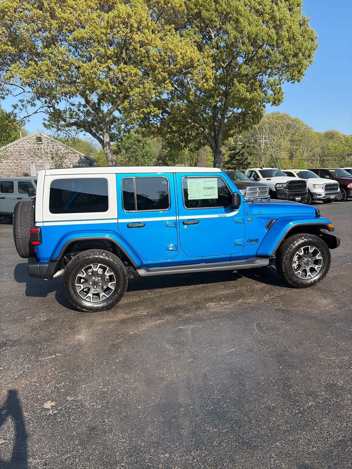 New 2026 Hydro Blue Pearl-Coat Exterior Paint Jeep Sahara image 3