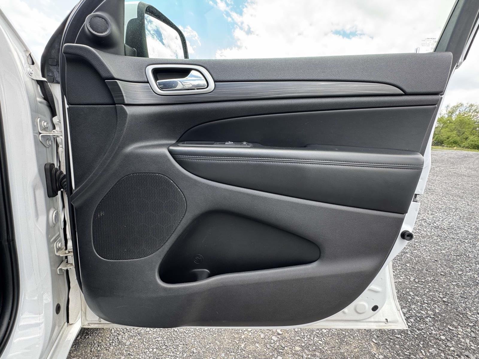 Used 2020 Bright White Clearcoat Jeep Altitude image 15