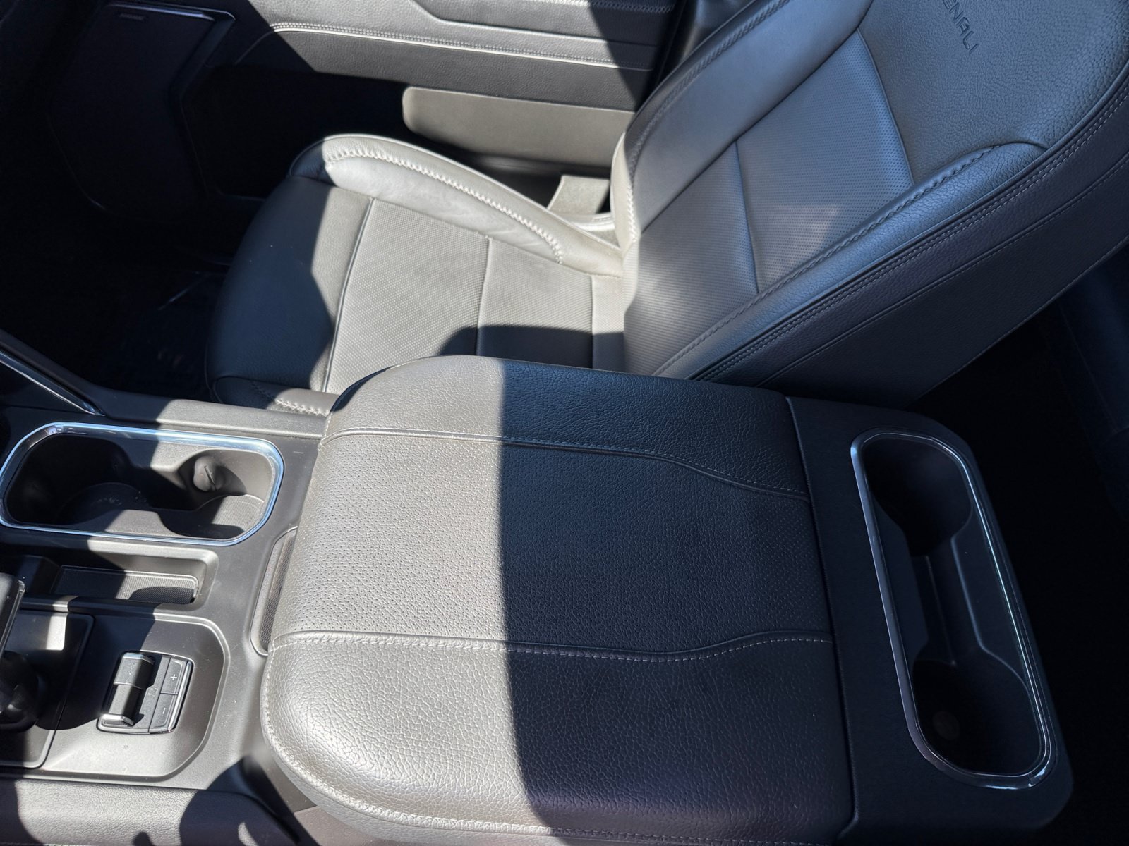 Used 2025 Titanium GMC Denali image 14