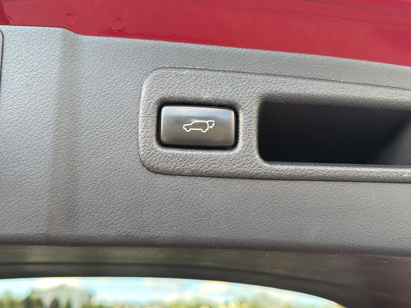 Used 2016 Matador Red Mica Lexus 200t FWD BASE image 34